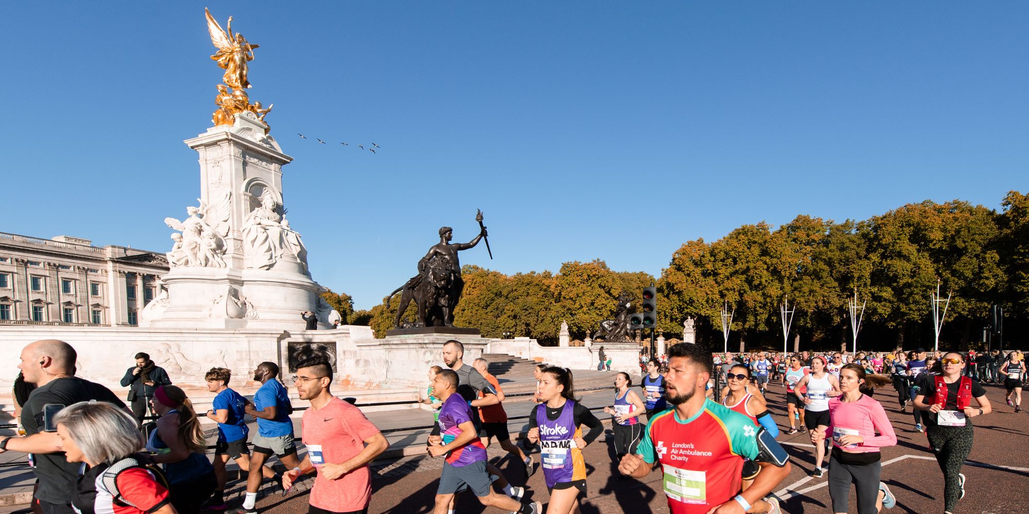 royal parks half marathon photograph showing a group of runners jogging in London
